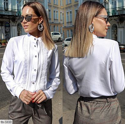 Модная блузка с жабо