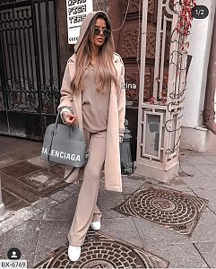 трикотажный костюм беж трикотажный костюм