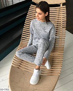 трикотажный костюм серый